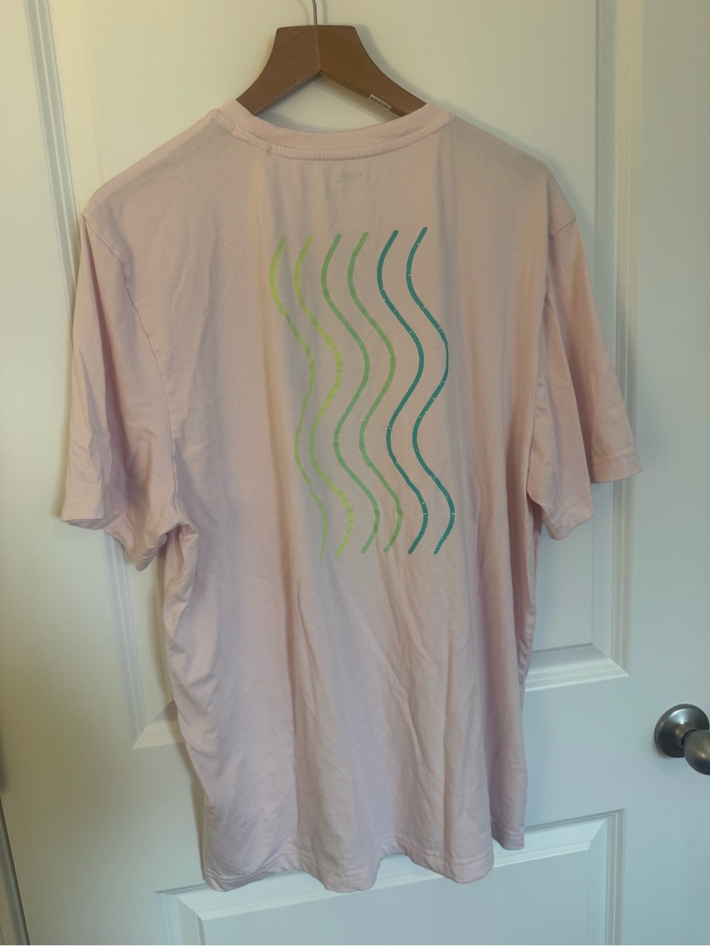 Bundle- Vineyard Vines White Long-Sleeve Graphic Tee & pink Tasc men’s tshirt - Picture 7 of 7